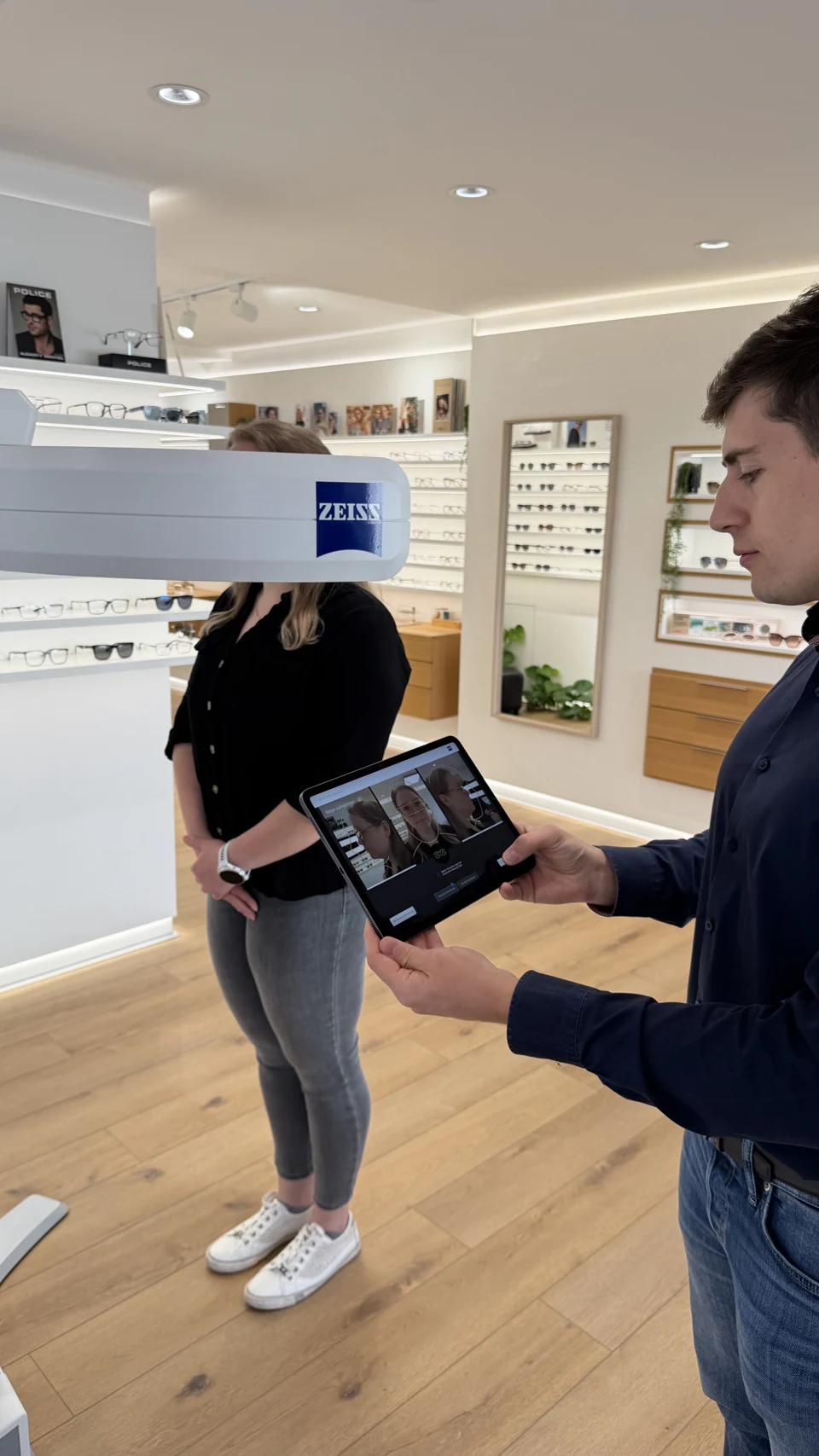 ZEISS VISUFIT 1000 bei der digitalen Zentrierung