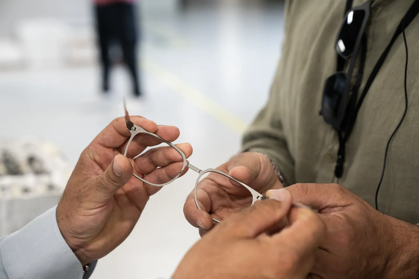Einblick in die Verarbeitung einer Brille bei Blackfin