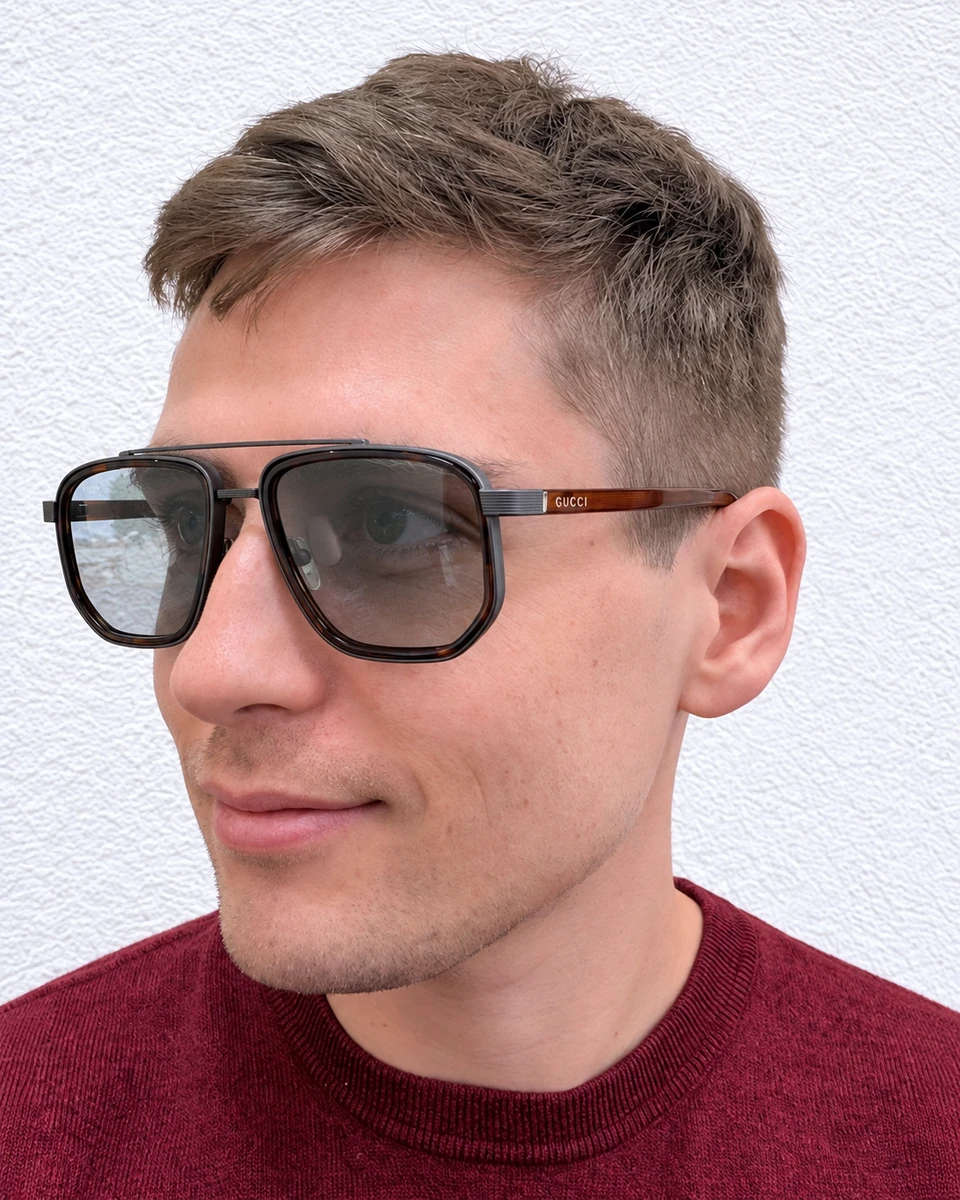 Matthias Liebl mit leichtem Lächeln und Blick nach links trägt eine Gucci-Sonnenbrille