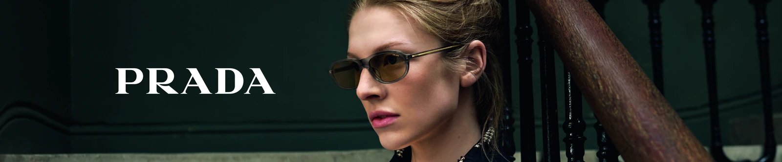 Prada-Sonnenbrille an einem weiblichen Modell